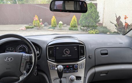 Hyundai Grand Starex Grand Starex I рестайлинг 2, 2018 год, 2 950 000 рублей, 6 фотография