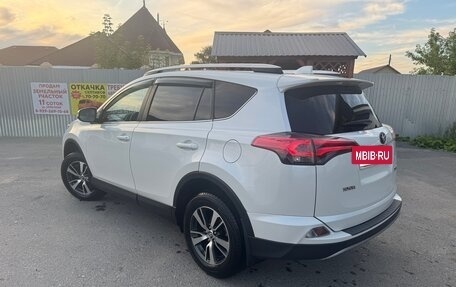 Toyota RAV4, 2017 год, 2 400 000 рублей, 4 фотография