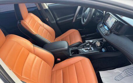 Toyota RAV4, 2017 год, 2 400 000 рублей, 12 фотография