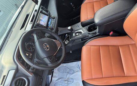 Toyota RAV4, 2017 год, 2 400 000 рублей, 17 фотография