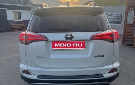 Toyota RAV4, 2017 год, 2 400 000 рублей, 8 фотография