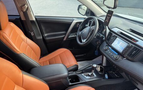 Toyota RAV4, 2017 год, 2 400 000 рублей, 10 фотография