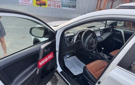 Toyota RAV4, 2017 год, 2 400 000 рублей, 16 фотография