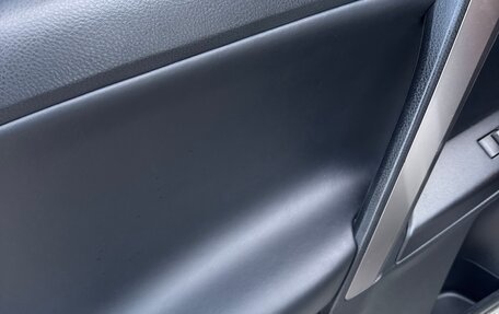 Toyota RAV4, 2017 год, 2 400 000 рублей, 21 фотография