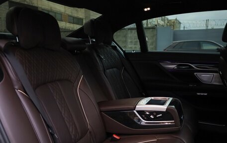 BMW 7 серия, 2017 год, 2 999 000 рублей, 12 фотография