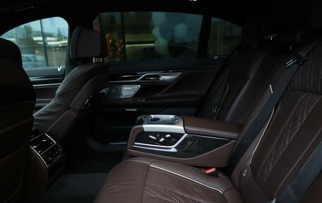 BMW 7 серия, 2017 год, 2 999 000 рублей, 16 фотография