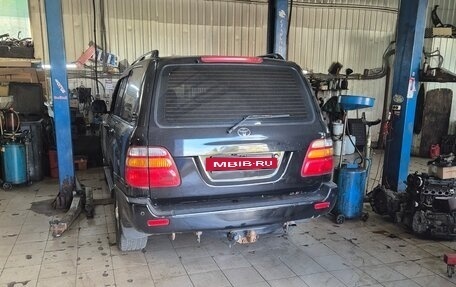 Toyota Land Cruiser 100 рестайлинг 2, 1998 год, 1 000 000 рублей, 2 фотография