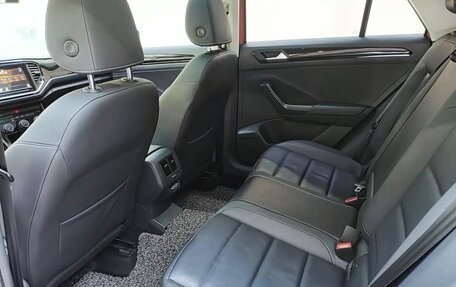 Volkswagen T-Roc I, 2023 год, 1 700 000 рублей, 4 фотография