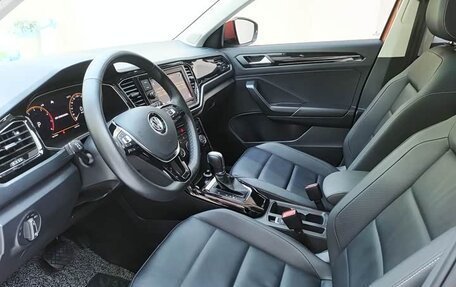 Volkswagen T-Roc I, 2023 год, 1 700 000 рублей, 3 фотография