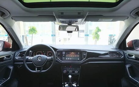Volkswagen T-Roc I, 2023 год, 1 700 000 рублей, 5 фотография