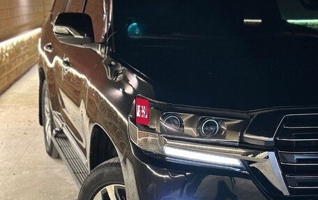Toyota Land Cruiser 200, 2016 год, 5 950 000 рублей, 2 фотография