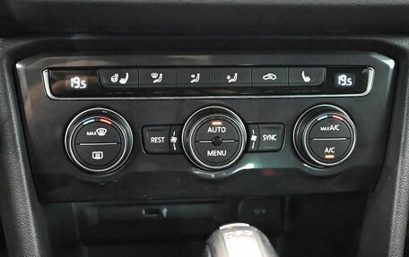 Volkswagen Tiguan II, 2018 год, 2 300 000 рублей, 19 фотография