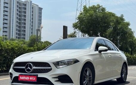 Mercedes-Benz A-Класс, 2021 год, 1 700 000 рублей, 1 фотография