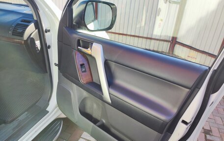 Toyota Land Cruiser Prado 150 рестайлинг 2, 2010 год, 2 700 000 рублей, 4 фотография