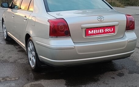 Toyota Avensis III рестайлинг, 2005 год, 800 000 рублей, 5 фотография