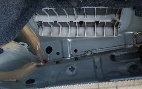 Toyota Avensis III рестайлинг, 2005 год, 800 000 рублей, 26 фотография