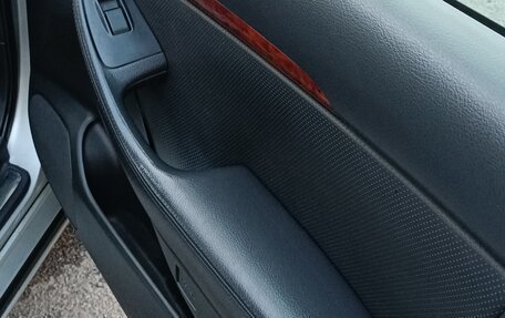 Toyota Avensis III рестайлинг, 2005 год, 800 000 рублей, 23 фотография