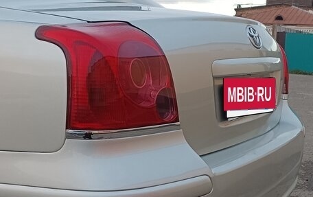 Toyota Avensis III рестайлинг, 2005 год, 800 000 рублей, 27 фотография