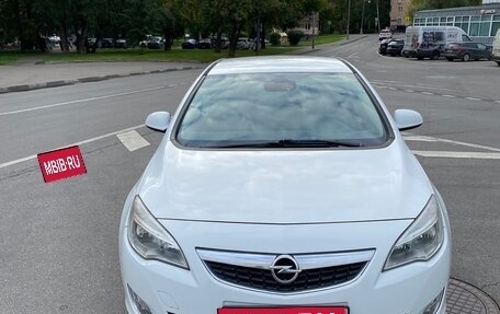 Opel Astra J, 2011 год, 750 000 рублей, 1 фотография