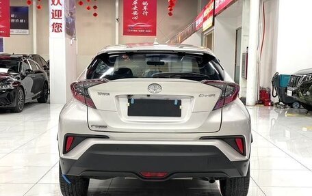 Toyota C-HR I рестайлинг, 2021 год, 1 800 000 рублей, 4 фотография