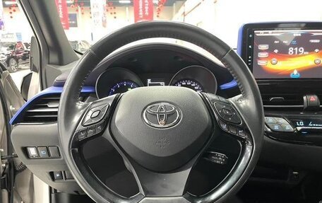 Toyota C-HR I рестайлинг, 2021 год, 1 800 000 рублей, 9 фотография