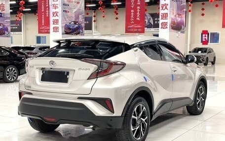 Toyota C-HR I рестайлинг, 2021 год, 1 800 000 рублей, 5 фотография
