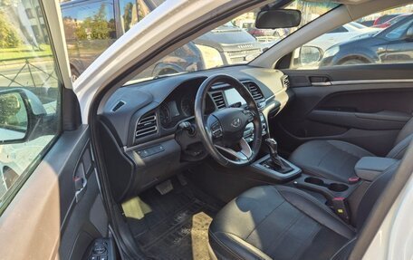 Hyundai Elantra VI рестайлинг, 2019 год, 1 250 000 рублей, 8 фотография