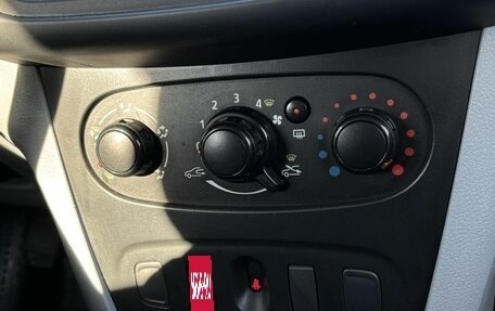 Renault Logan II, 2015 год, 621 000 рублей, 11 фотография