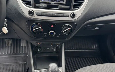 Hyundai Solaris II рестайлинг, 2018 год, 1 200 000 рублей, 17 фотография