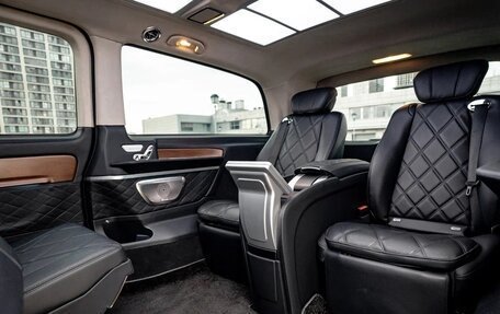 Mercedes-Benz V-Класс, 2022 год, 13 990 000 рублей, 32 фотография