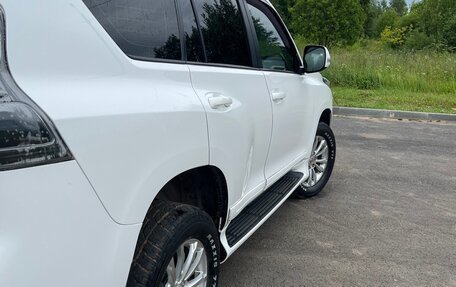 Toyota Land Cruiser Prado 150 рестайлинг 2, 2013 год, 2 880 000 рублей, 6 фотография