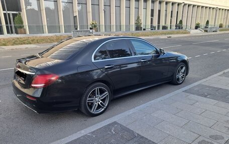 Mercedes-Benz E-Класс, 2019 год, 3 200 000 рублей, 5 фотография