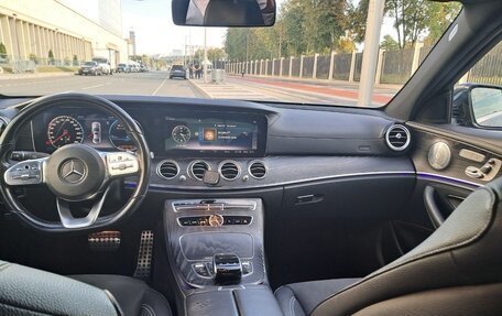 Mercedes-Benz E-Класс, 2019 год, 3 200 000 рублей, 10 фотография