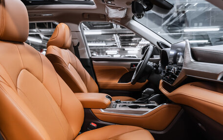 Toyota Highlander, 2025 год, 6 200 000 рублей, 21 фотография
