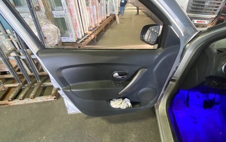 Renault Logan II, 2016 год, 550 000 рублей, 8 фотография