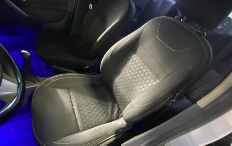 Renault Logan II, 2016 год, 550 000 рублей, 10 фотография
