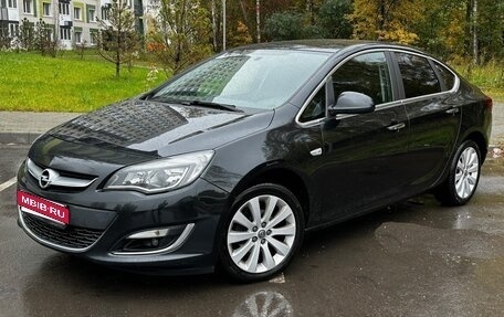 Opel Astra J, 2013 год, 980 000 рублей, 1 фотография