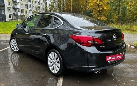 Opel Astra J, 2013 год, 980 000 рублей, 2 фотография