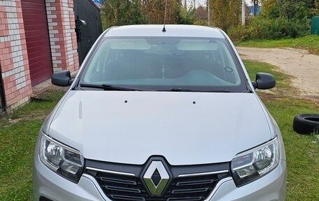 Renault Logan II, 2020 год, 900 000 рублей, 1 фотография