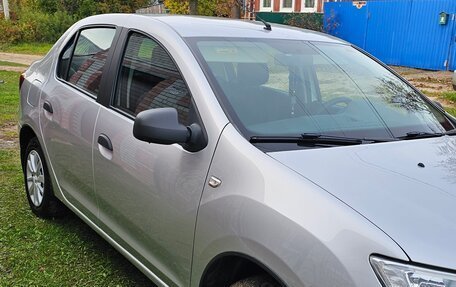 Renault Logan II, 2020 год, 900 000 рублей, 2 фотография