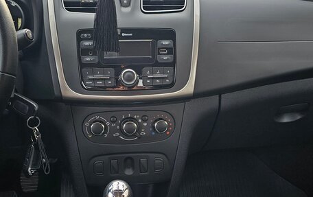 Renault Logan II, 2020 год, 900 000 рублей, 10 фотография