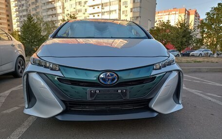 Toyota Prius IV XW50, 2017 год, 2 200 000 рублей, 1 фотография