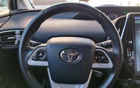 Toyota Prius IV XW50, 2017 год, 2 200 000 рублей, 5 фотография