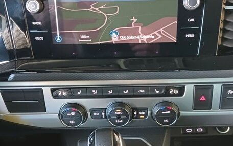 Volkswagen Multivan T6 рестайлинг, 2024 год, 9 500 000 рублей, 10 фотография