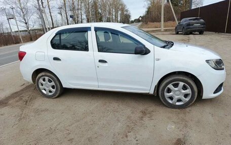 Renault Logan II, 2017 год, 410 000 рублей, 2 фотография