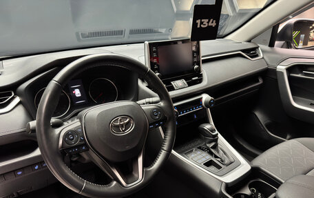 Toyota RAV4, 2021 год, 3 300 000 рублей, 14 фотография
