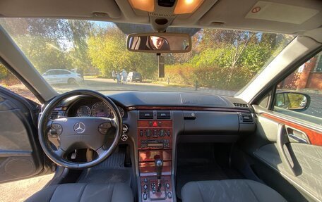 Mercedes-Benz E-Класс, 1999 год, 800 000 рублей, 9 фотография