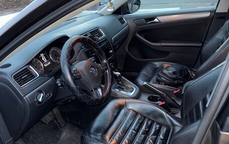 Volkswagen Jetta VI, 2011 год, 1 300 000 рублей, 6 фотография