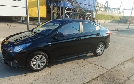 Hyundai Solaris II рестайлинг, 2022 год, 1 900 000 рублей, 5 фотография