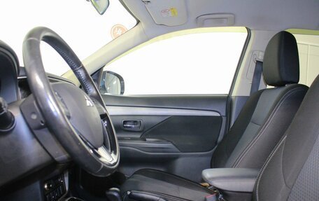 Mitsubishi Outlander III рестайлинг 3, 2018 год, 1 396 000 рублей, 9 фотография